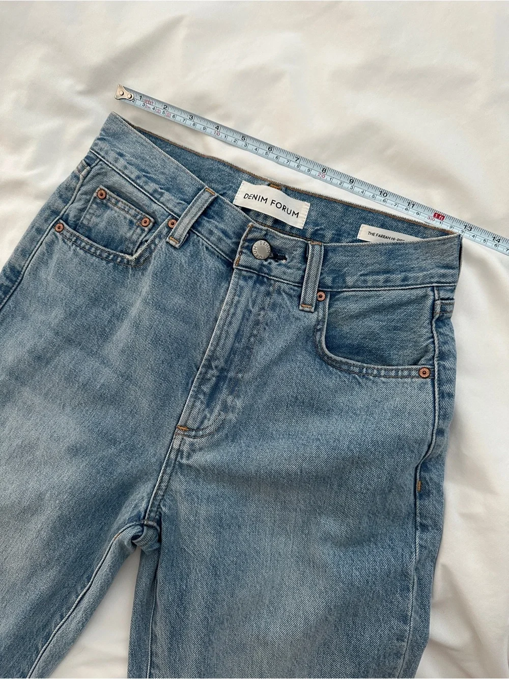 Aritzia Denim Forum Farrah High Rise Jeans in excellent condition size 25
